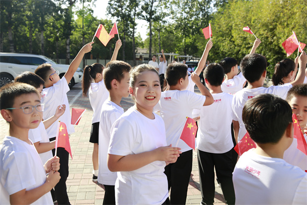 唱响“光明少年”，献礼新中国七十四华诞——《光明少年》主题曲在京发布