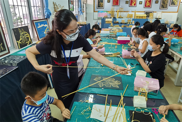 【特色社团在校园】小小高粱搭建艺术世界