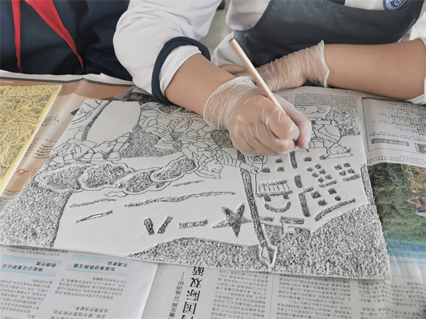 【特色社团在校园】版上行旅，不一样的美育创新