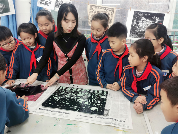 【特色社团在校园】版上行旅，不一样的美育创新