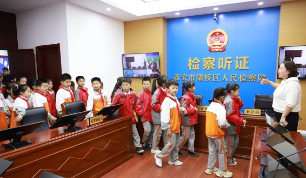 让法治精神浸润校园——西安浐灞国际港宪法宣传周活动成功举行 让法治精神浸润校园——西安浐灞国际港宪法宣传周活动成功举行