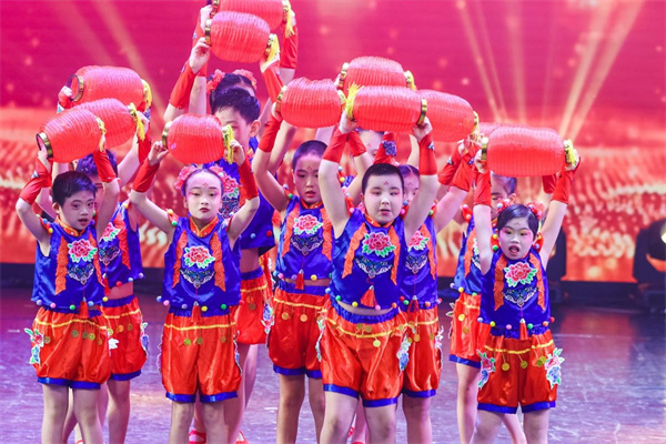 驰梦同行 艺暖春融——“融之春”学生艺术展演活动成功举行